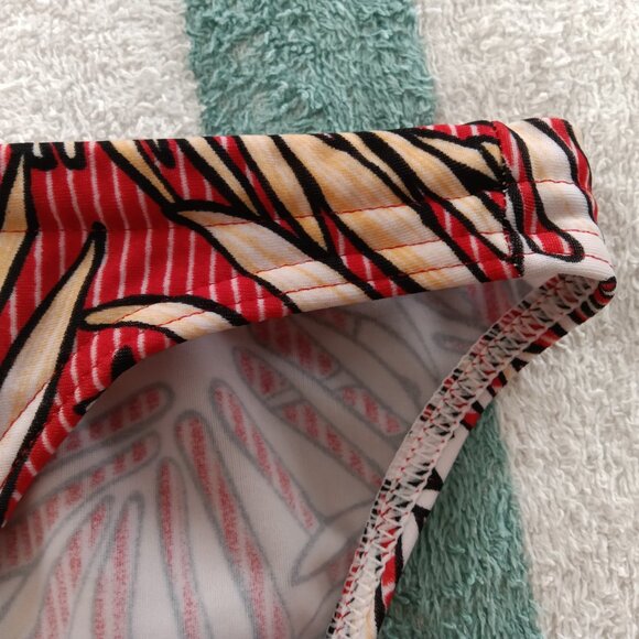 RARE VINTAGE 1" HOM SWIM BRIEF, SIZE 34", RED LEAVES PATTERN (*) (Pre-owned) - Picture 5 of 8